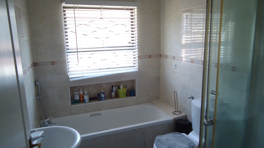 3 Bedroom Property for Sale in Croydon Western Cape